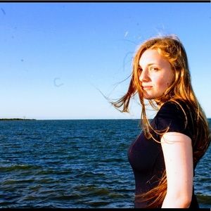 Meet your Posher, Caitlin